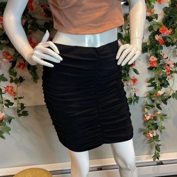Haute Monde Ruched Mini Black Elastic Waistband High Rise Skirt Size M RefFNB - Picture 4 of 10